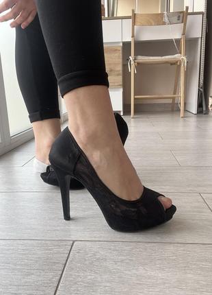 Черные туфли на высоком каблуке с кружевом aldo босоножки
