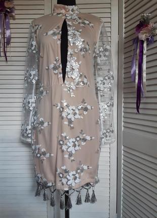 Нарядное платье с вышивкой пайетками в цветы с вырезом, бахром...