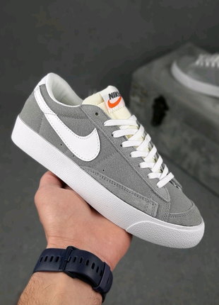 Жіночі кросівки nike blazer low grey white сірі замшеві найк кеди