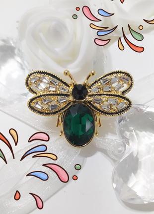 Брошь брендовая пчела с кристаллами в стиле гуччи gucci/ зеленая