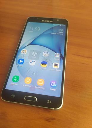 Продам смартфон Samsung Galaxy J7Eкран