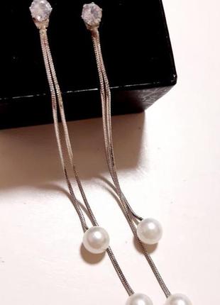 Довгі срібні сережки з гірським кришталем та перлами, 925 проб...