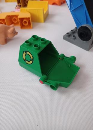 Lego duplo. мусорный контейнер от машины.