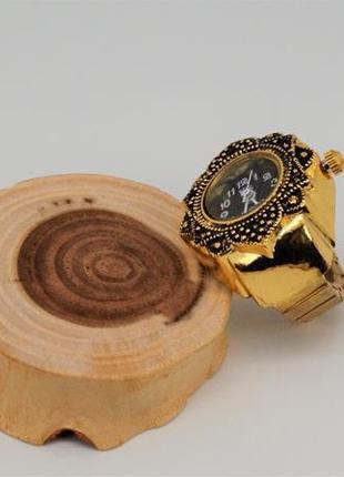 Часы-кольцо на палец золотые (с черным циферблатом) арт. 03606