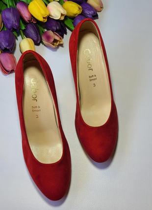 Червоні туфлі