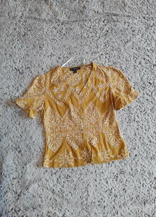 Блуза желто-горчичного цвета с прошвой