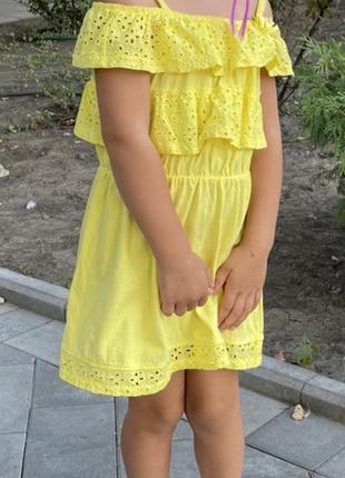Платье платье с вышивкой на девочку 104 110