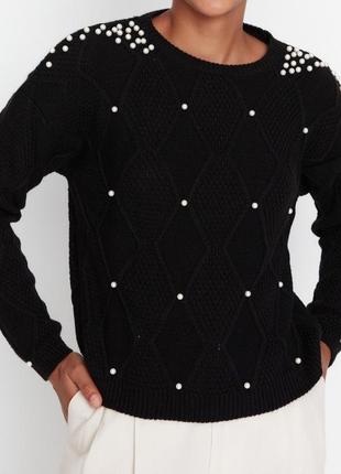 Красивый свитер черный с жемчужинами trendyol