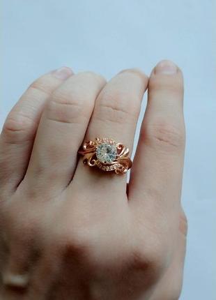 Кольцо золотое с камнем большим колечко с бриллиантом