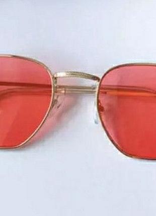 Женские яркие солнцезащитные очки