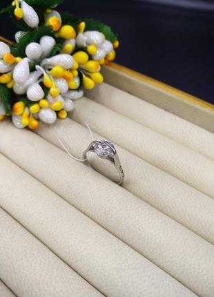 Серебряное кольцо классика с большим камнем фианитом 925