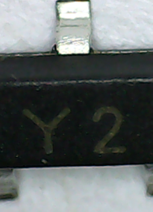 Транзистор SS8550 в корпусі SOT23-3 маркування Y2 1лот-10шт