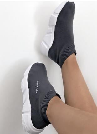 Женские кроссовки легкие, тканевые носки на белой подошве серые
