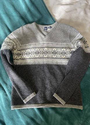 Симпатичный теплый свитер с узором