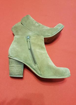 Женские демисезонные замшевые ботинки от clark's 39