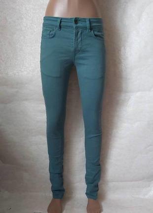 Новые стильные джинсы узкачи скинни в сдержаном зелёном цвете,...