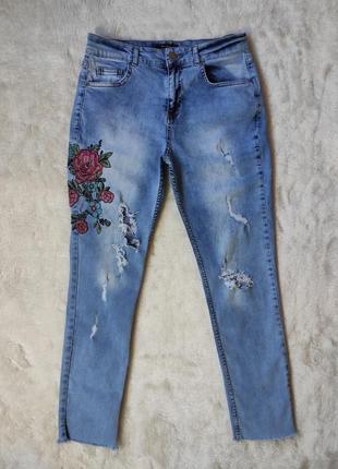 Голубые джинсы стрейч кроп скинни с цветочной вышивкой высокая...