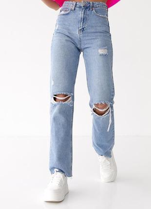 Рваные джинсы мом с необработанными краями