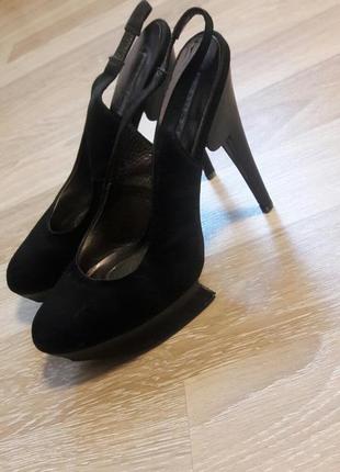 Черные босоножки с закрытым носком на высоком каблуке туфли queen