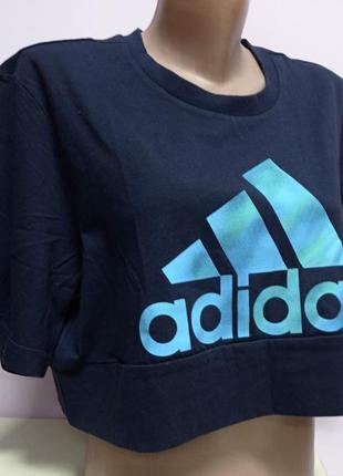 Новые оригинальные укороченные футболки от adidas.