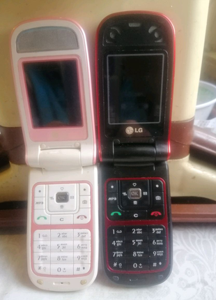 Продам телефон LG C3600