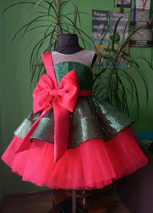Зеленое с красным детское платье  для девочки