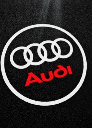 Лазерная подсветка на двери автомобиля с логотипом Audi