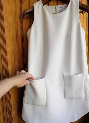 Маленька біла сукня