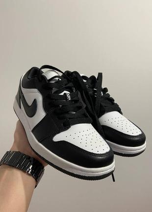 "nike air jordan retro 1 low”