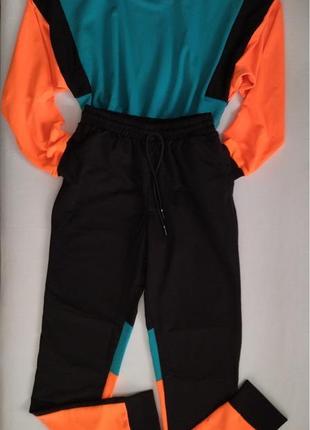 Женский спортивный костюм укороченная кофта и штаны