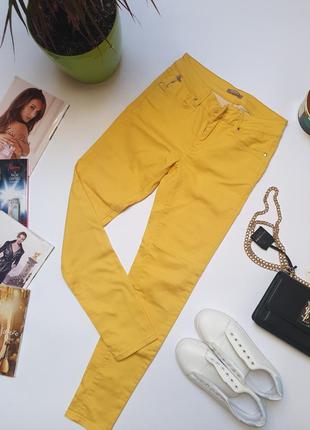 Яркие желтые стрейчевые джинсы брюки orsay