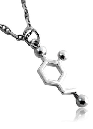 Кулон молекулы дофамина - гормона счастья - любви и страсти