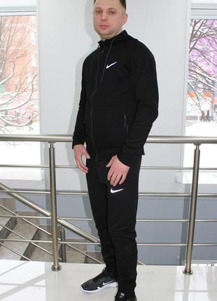 Спортивный костюм мужской Nike черного цвета