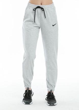 Спортивные женские брюки Nike светло-серые