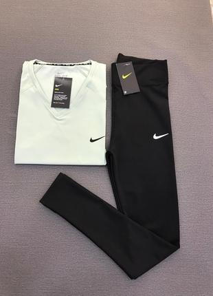 Женский комплект для фитнеса Nike с мятной футболкой