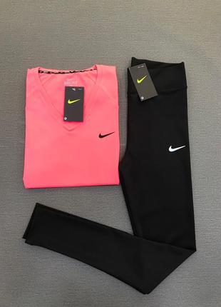 Женский комплект для фитнеса Nike с розовой футболкой