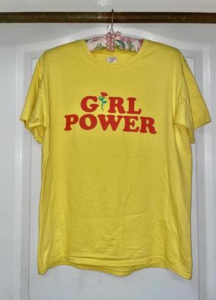 Яркая желтая футболка gildan girl power ( fruit of the loom )