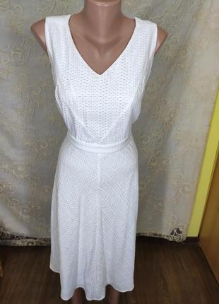 Красивое белое платье миди