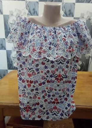 Блуза с открытыми плечами