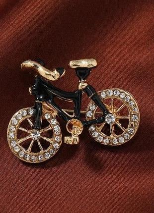 Брошь брошка велосипед золотистый металл камни черная эмаль
