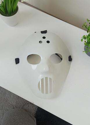 Белая маска для вечеринок и карнавалов.