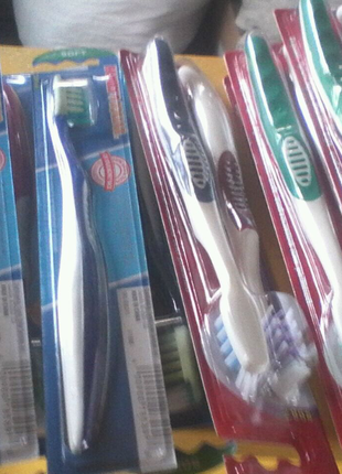Зубные щетки новые цена за 10 шт.