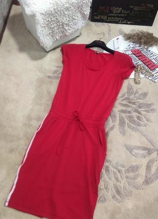 Червоне спортивне жіноче плаття міді 🩸