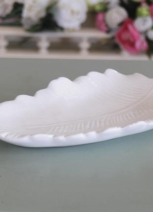Декоративная тарелка - перо Милая белая керамика L21см Гранд П...
