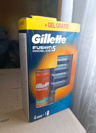 Gillette fusion proglide (гель + 4 картриджі)