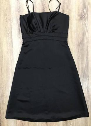 Атласное черное платье