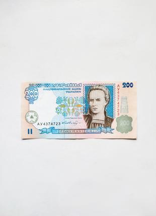 200 гривен образца 2001 года (Леся Украинка, подпись Гетьмана)