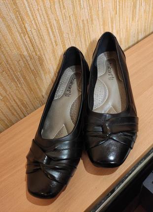 Черные женские туфли на низком широком каблуке, р.40-26см
