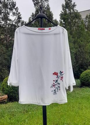 Белая трикотажная блуза с вышивкой