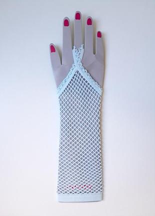 Нарядные перчатки сетка под платье голубые